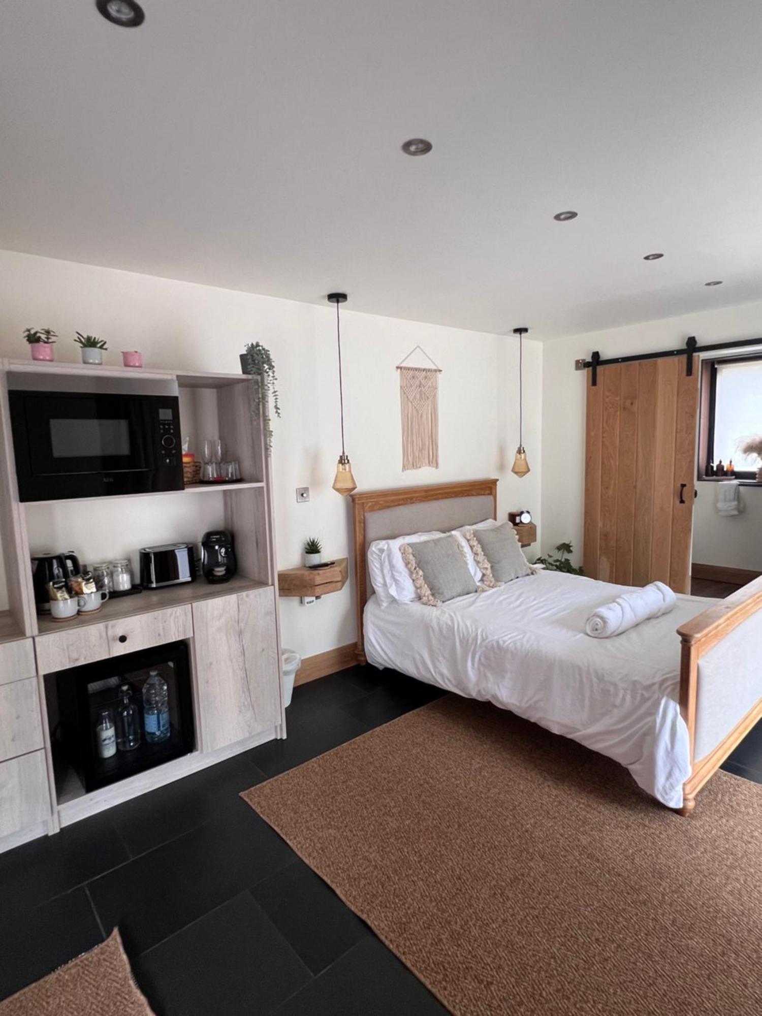 Luxury Courtyard Studio In Llangollen Eksteriør bilde