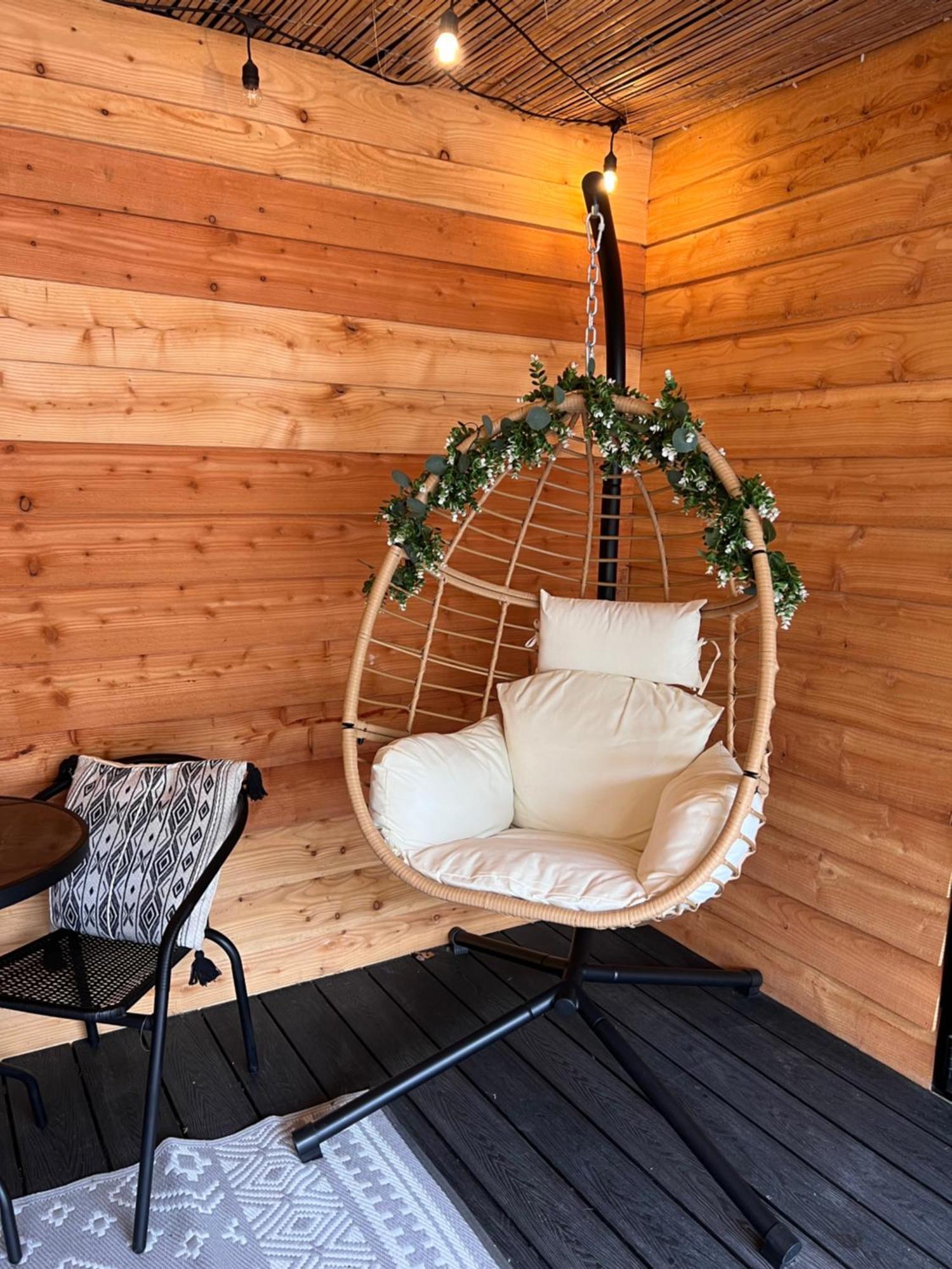 Luxury Courtyard Studio In Llangollen Eksteriør bilde