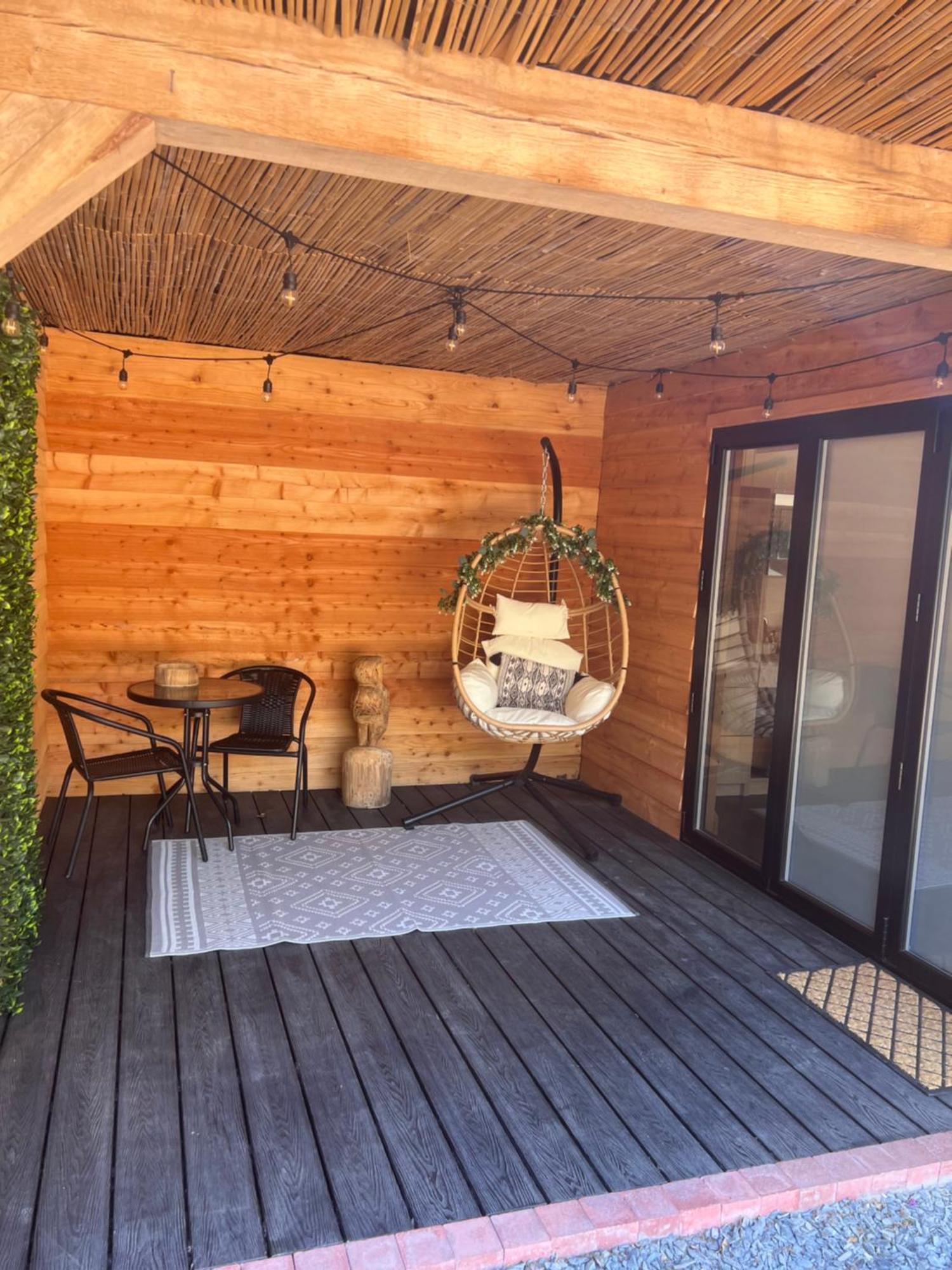 Luxury Courtyard Studio In Llangollen Eksteriør bilde